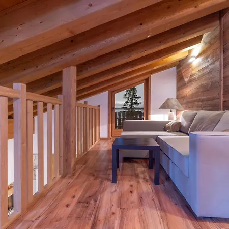 Triplex Penthouse In The Heart Of Vermala 公寓