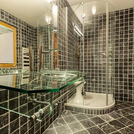 公寓 Triplex Penthouse In The Heart Of Vermala *